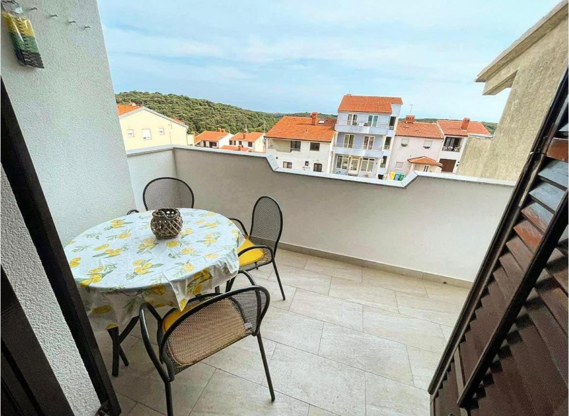 Charming Apartments In Pula Exteriör bild